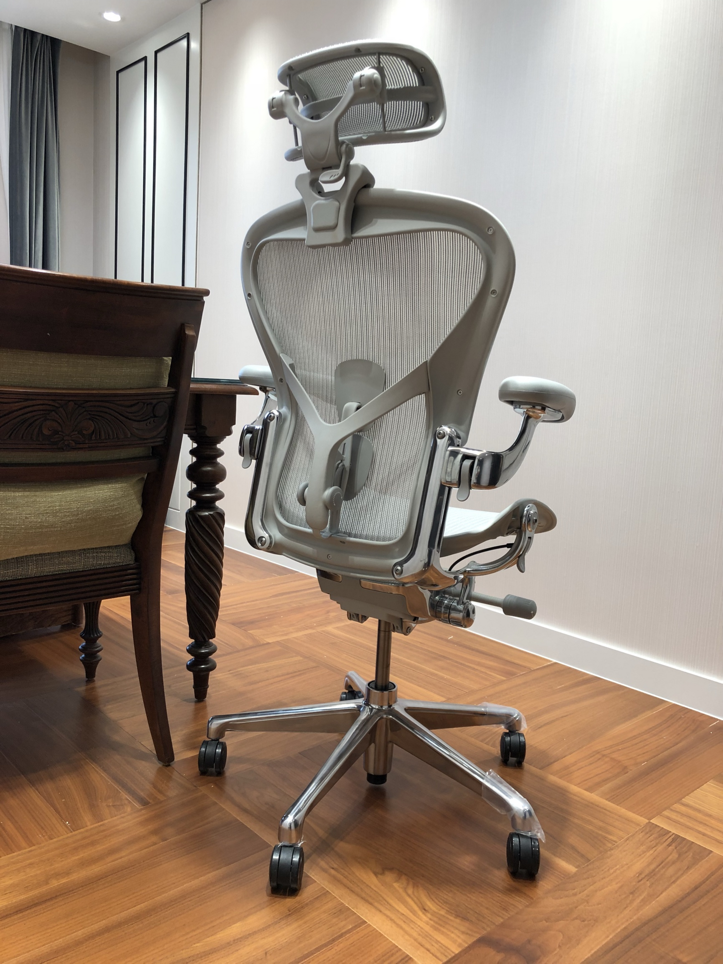 Herman Miller Aeron Chair - Mineral Polished Aluminium base/frame (1 Year Warranty)