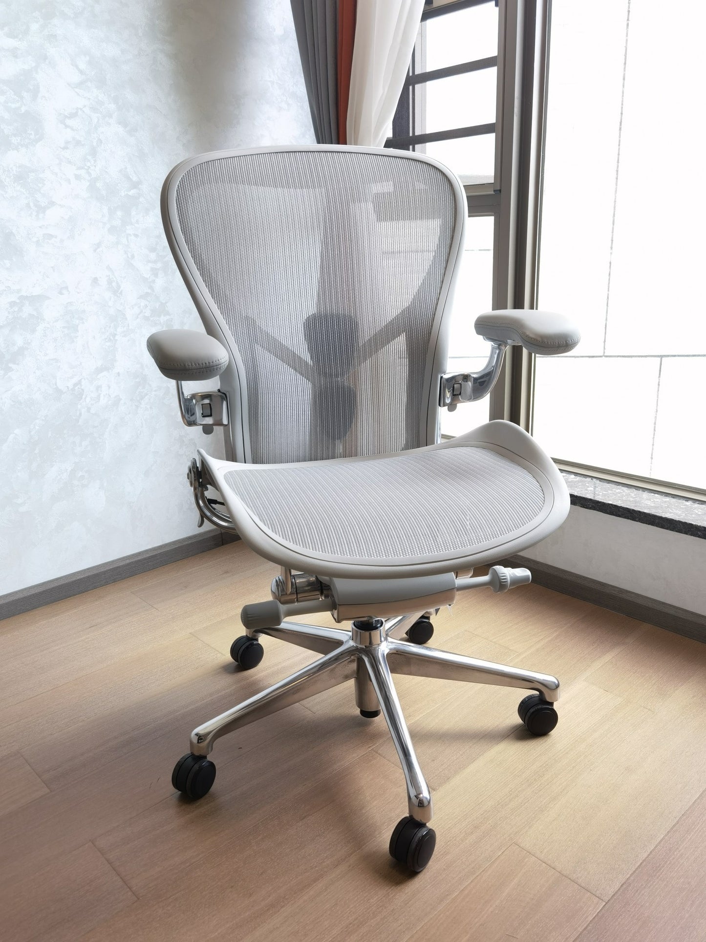 Aeron Chair - Mineral Polished Aluminium base/frame (12 Year Warranty)