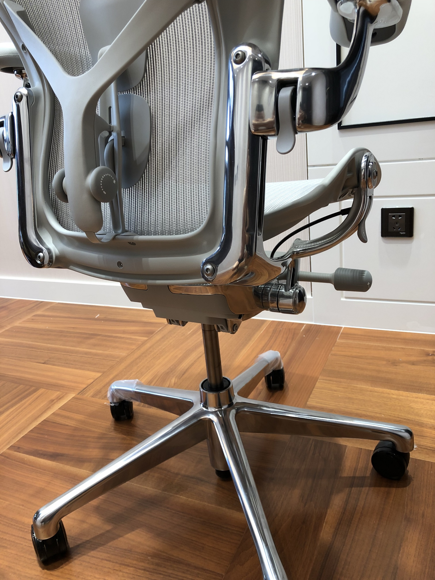 Aeron Chair - Mineral Polished Aluminium base/frame (12 Year Warranty)