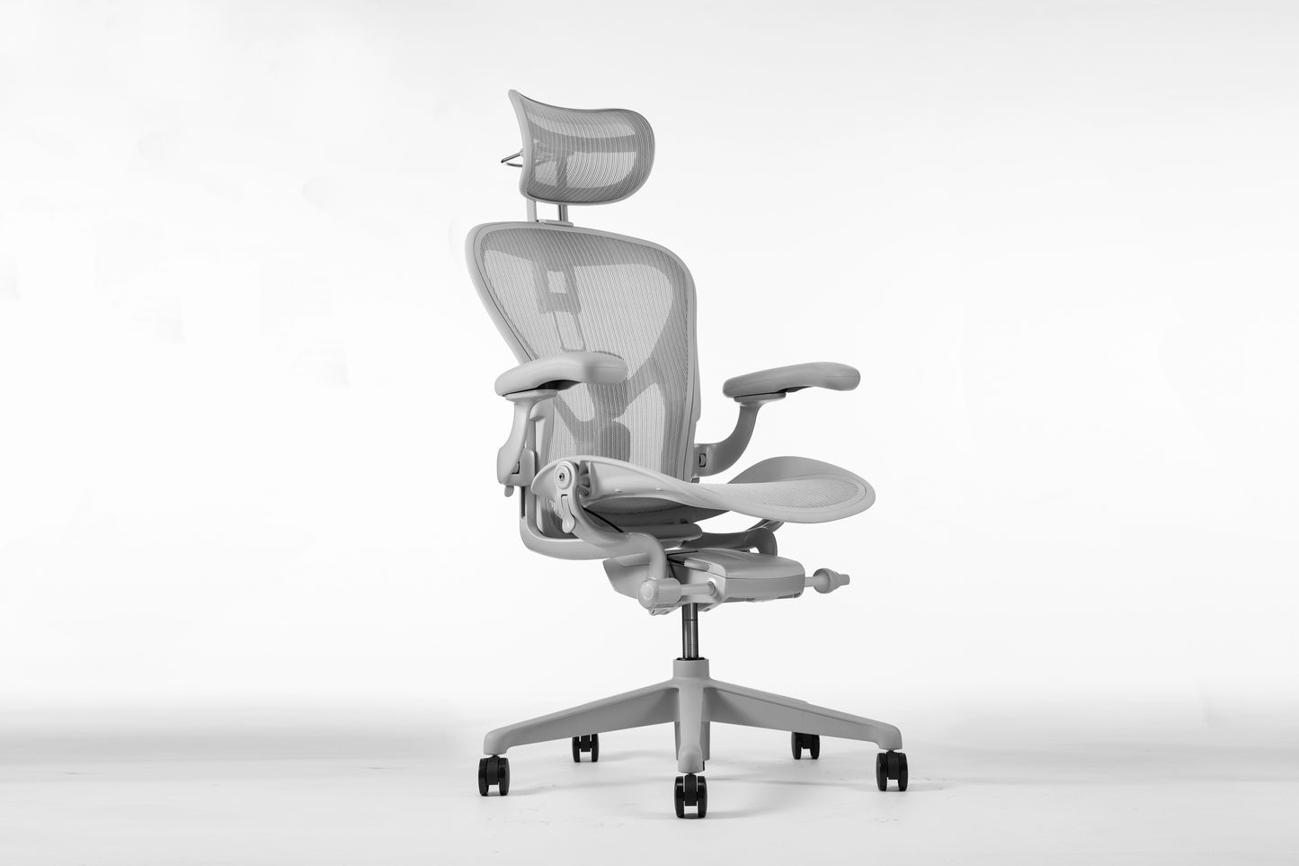 Aeron Chair - Mineral Satin Aluminium Base (12 Year Warranty)