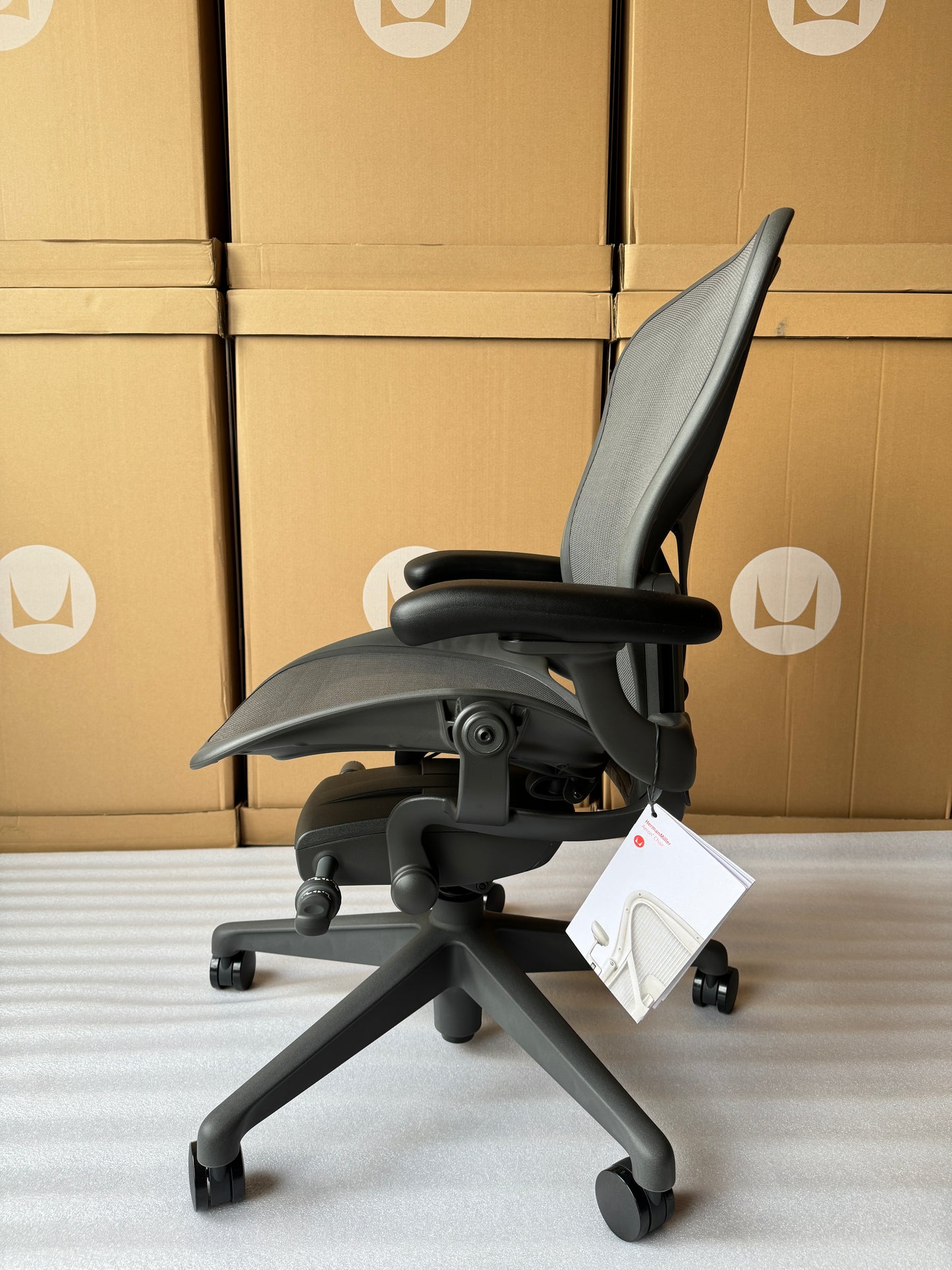 Aeron Chair - Graphite (1 Year Warrranty)