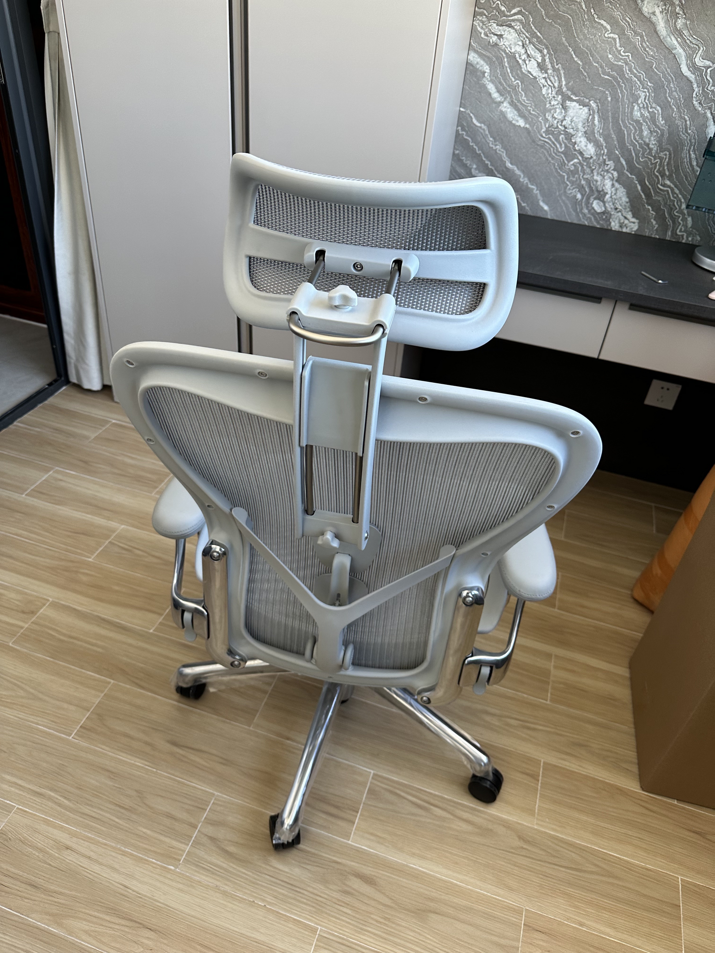 Aeron Chair - Mineral Polished Aluminium base/frame (12 Year Warranty)